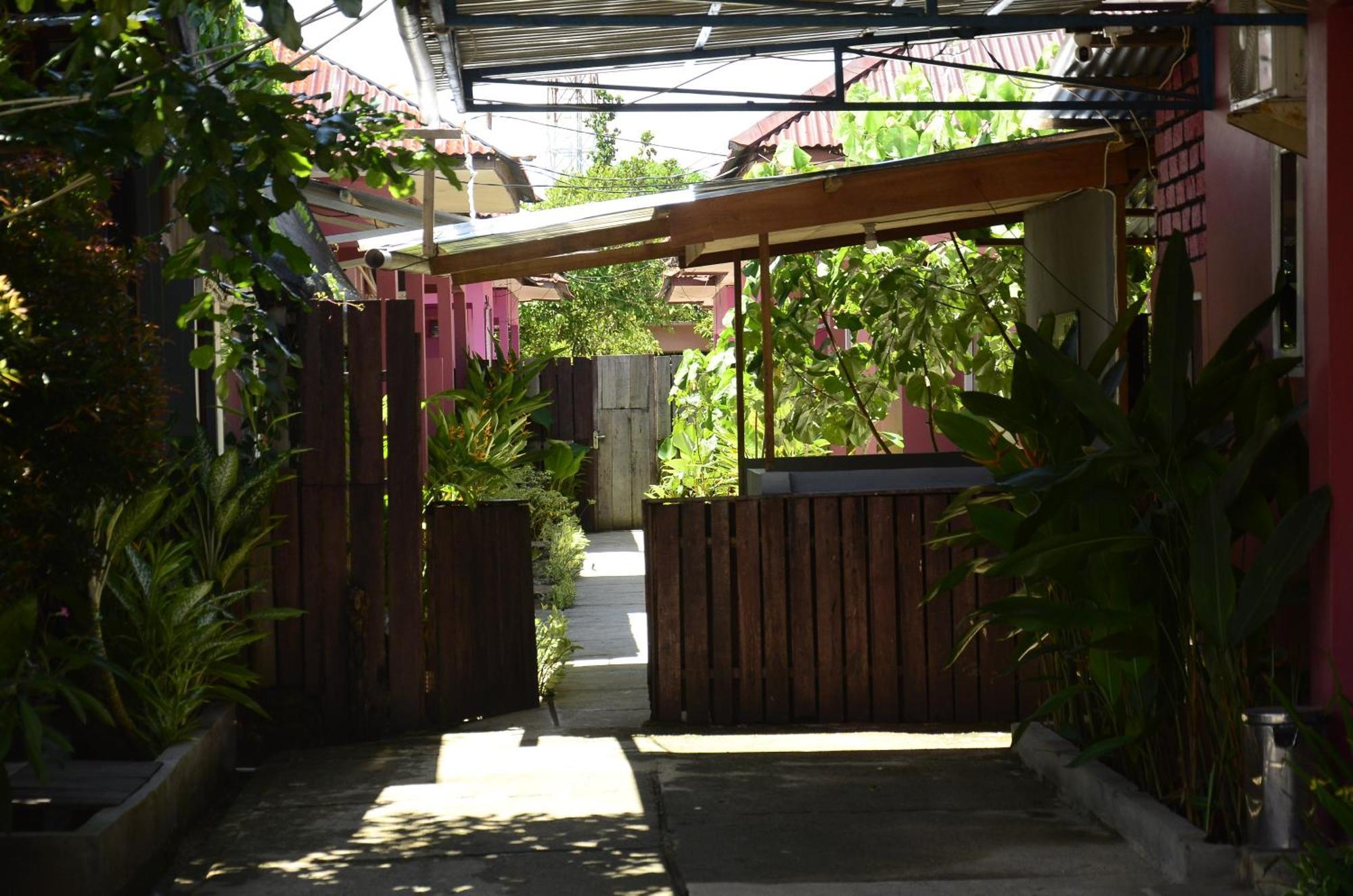 Baronda Guest House Соронг Экстерьер фото